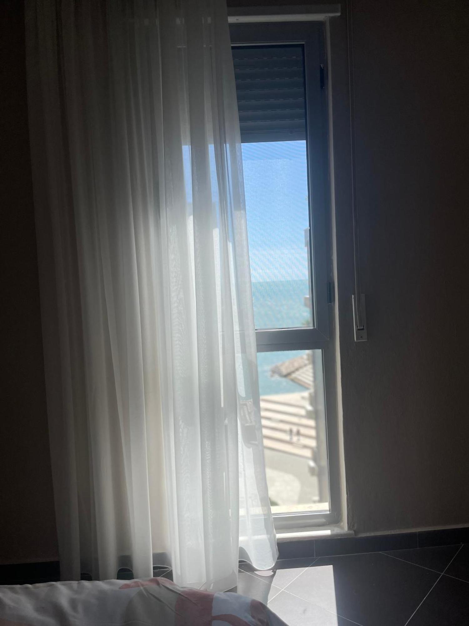 Hotel Nais Beach Durrës Exterior foto