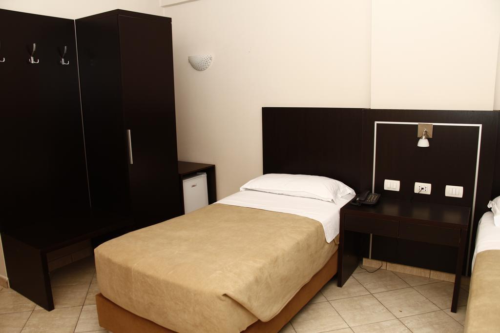Hotel Nais Beach Durrës Exterior foto